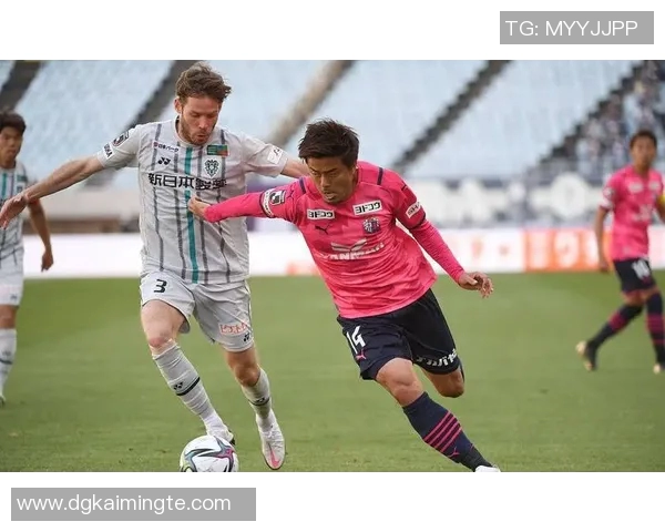 新泻天与福冈黄的激烈对决展现日本足球的魅力与竞争精神