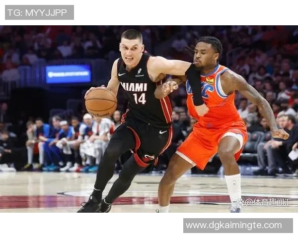 热火与魔术激战正酣三分球对决引爆全场激情 热火与魔术激战正酣三分球对决引爆全场激情