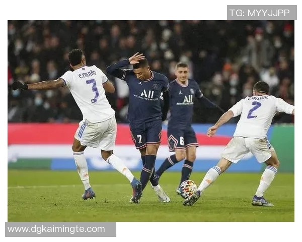 皇马逆转曼联以二比一获胜展现强大实力与团队合作精神