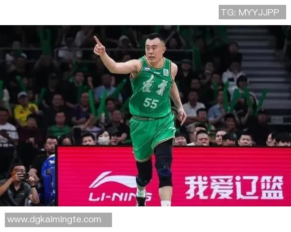 韩德君：从篮球新星到中国男篮核心力量的成长之路与未来展望