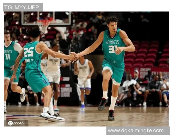 黄蜂与独行侠激战总分揭晓球迷期待的精彩对决回顾 黄蜂与独行侠激战总分揭晓球迷期待的精彩对决回顾