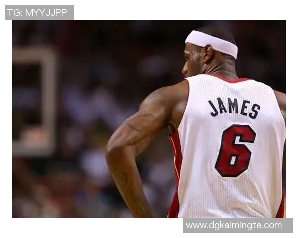 詹姆斯：从篮球场上的传奇到全球体育文化的标志性人物