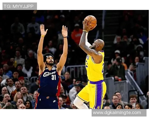 夏季联赛精彩对决骑士与湖人争锋相对展现年轻球员风采 夏季联赛精彩对决骑士与湖人争锋相对展现年轻球员风采